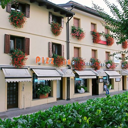 Hotel Ristorante Cigno - Camere And Aparthotel Latisana Exteriör bild
