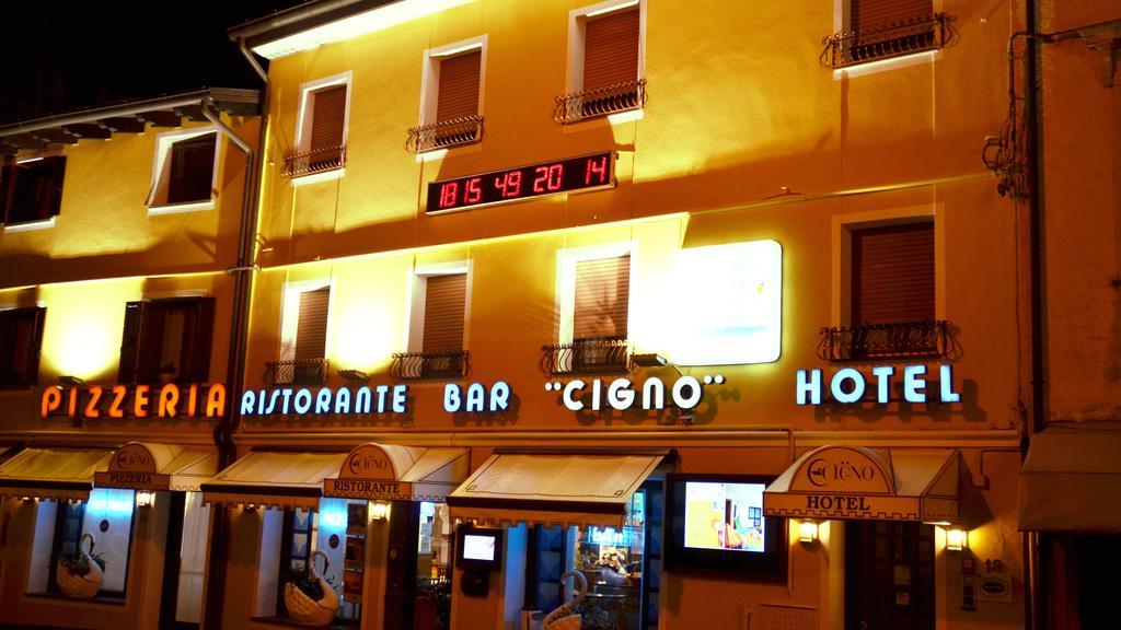 Hotel Ristorante Cigno - Camere And Aparthotel Latisana Exteriör bild