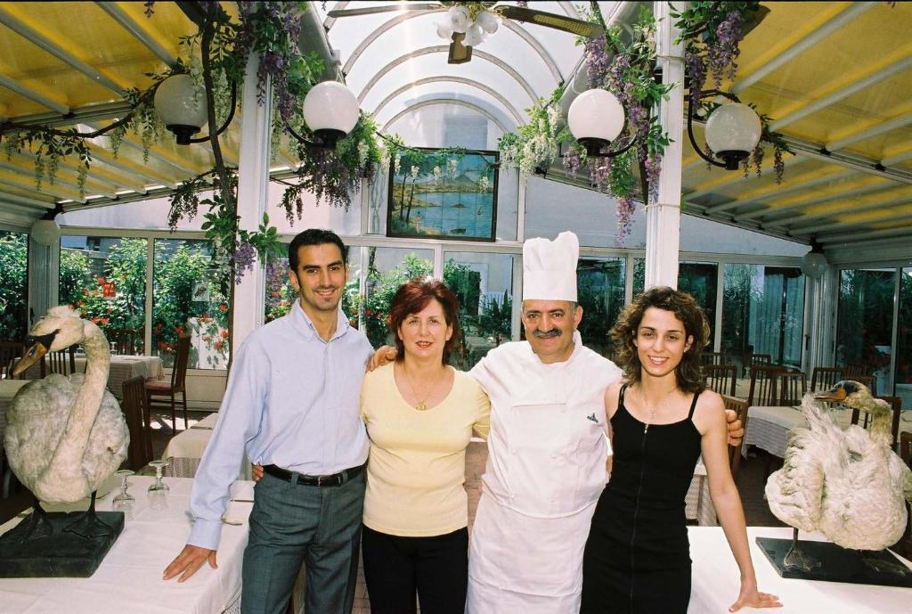 Hotel Ristorante Cigno - Camere And Aparthotel Latisana Exteriör bild