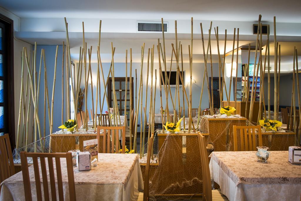 Hotel Ristorante Cigno - Camere And Aparthotel Latisana Exteriör bild