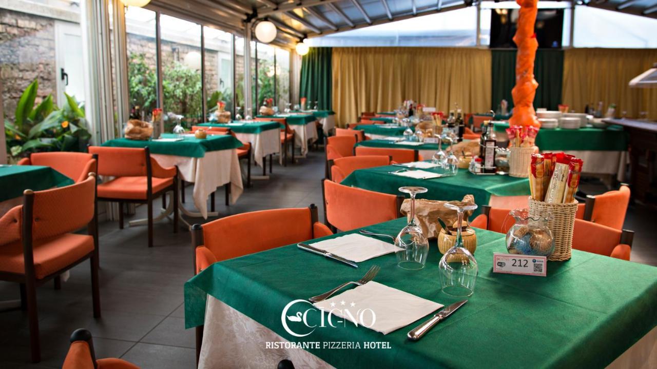 Hotel Ristorante Cigno - Camere And Aparthotel Latisana Exteriör bild